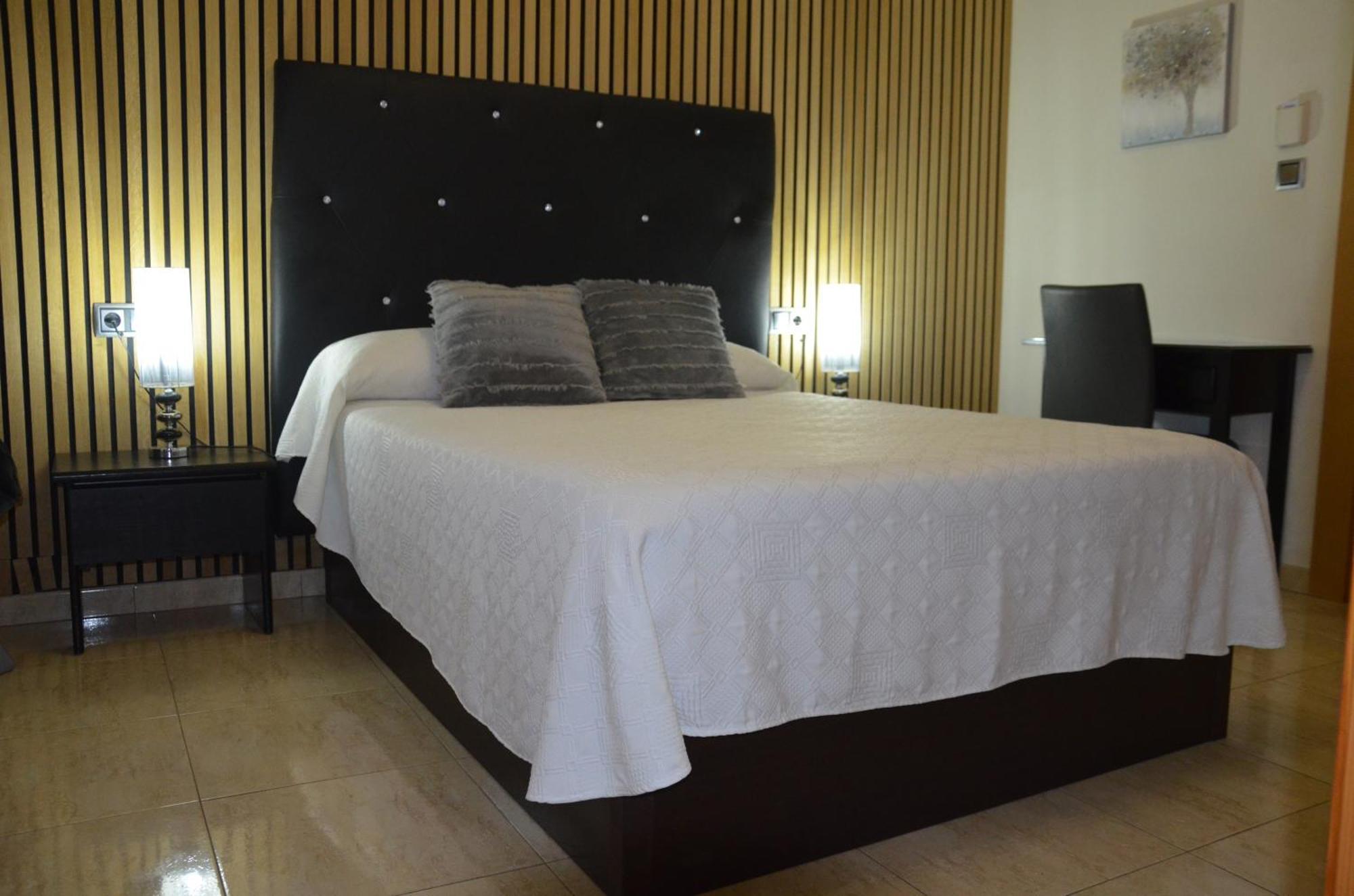 Hostal Mont Royal Alicante Eksteriør billede