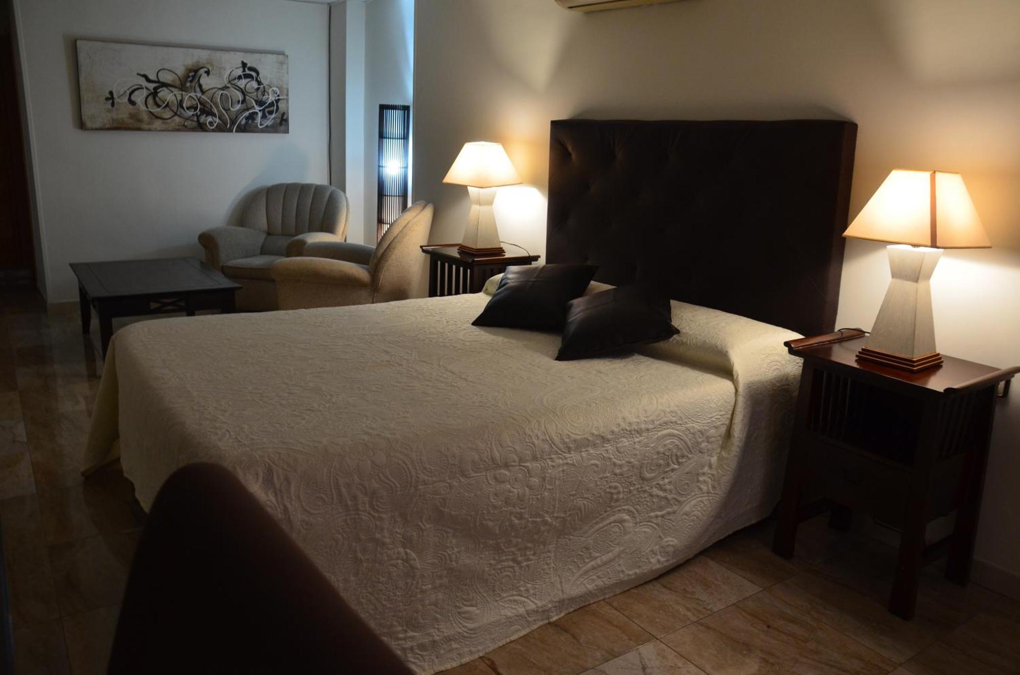Hostal Mont Royal Alicante Eksteriør billede